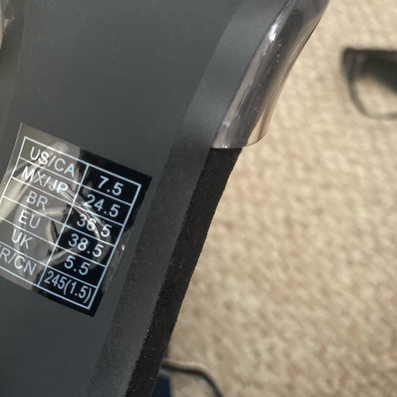 Forever21 black pointy heel - Picture 8 of 8